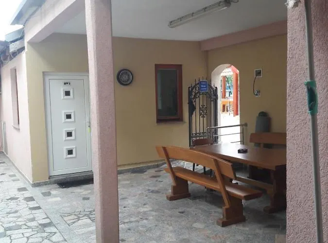 Πανσιόν By Tourist Πόρετς